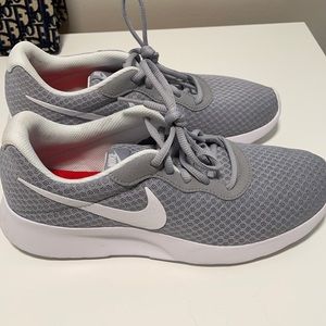 Nike Tanjun Sneakers